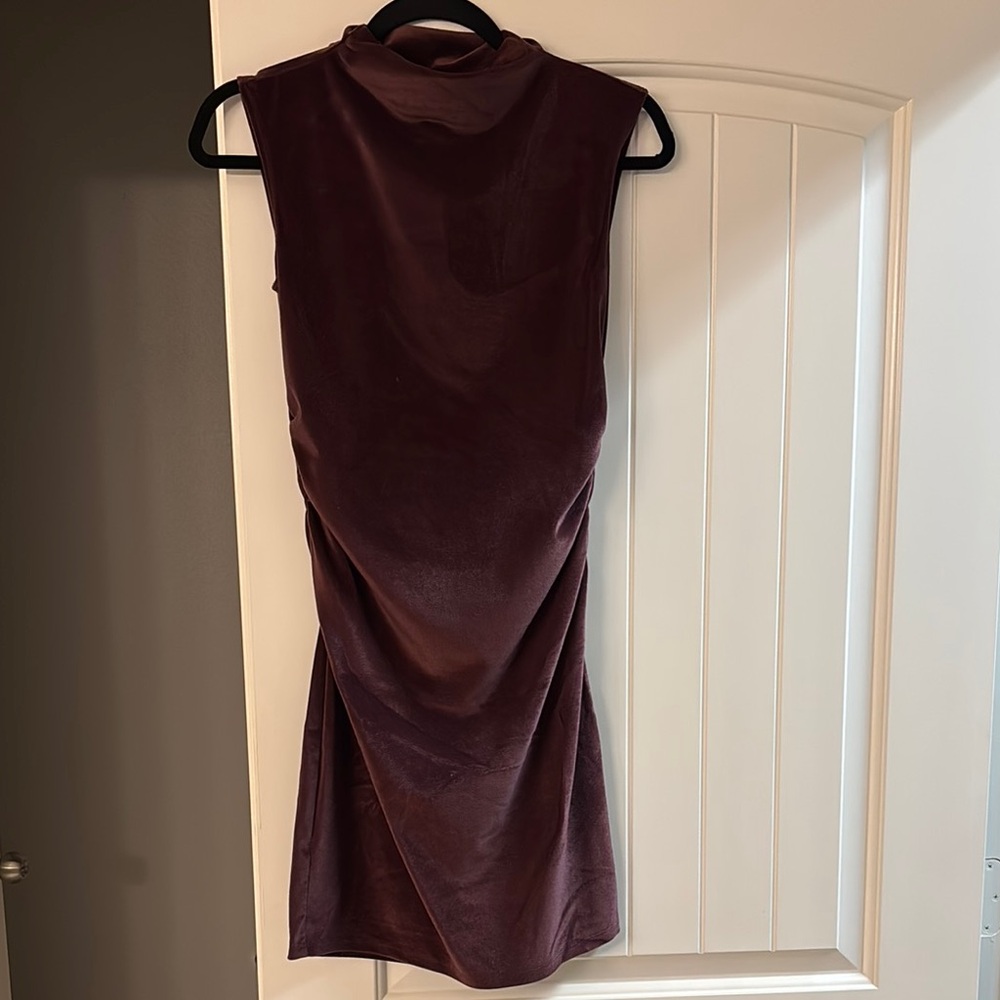 Elegant Sleeveless Velvet Dress